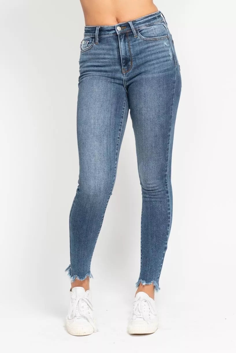 The Ultimate Guide: How to Style Your Frayed-Hem Judy Blue Jeans